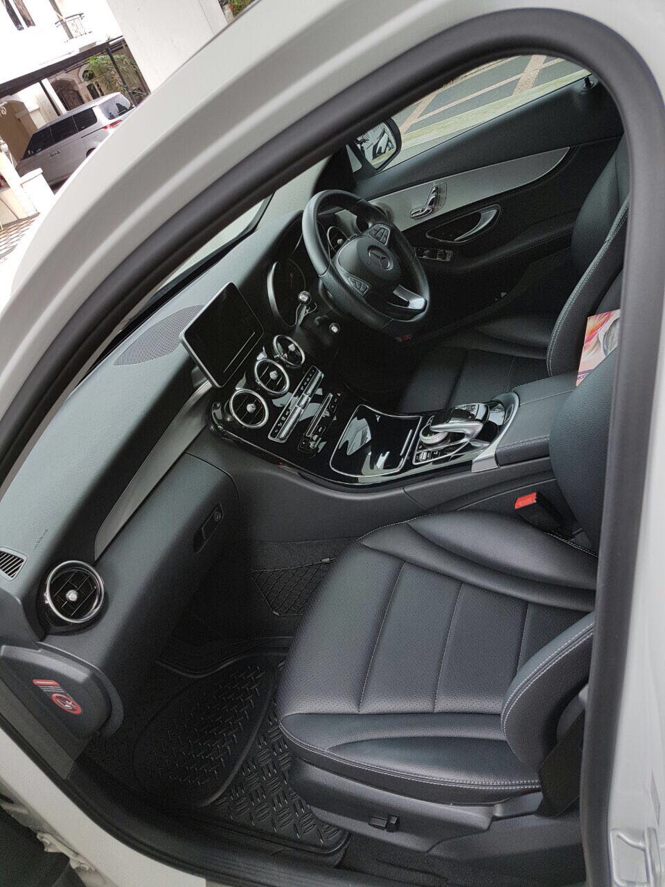 rental mobil mercedes benz